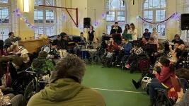 Jedličkárnakoncert skvělé kapely RACHOT z libereckého Jedličkova ústavu neměl chybu